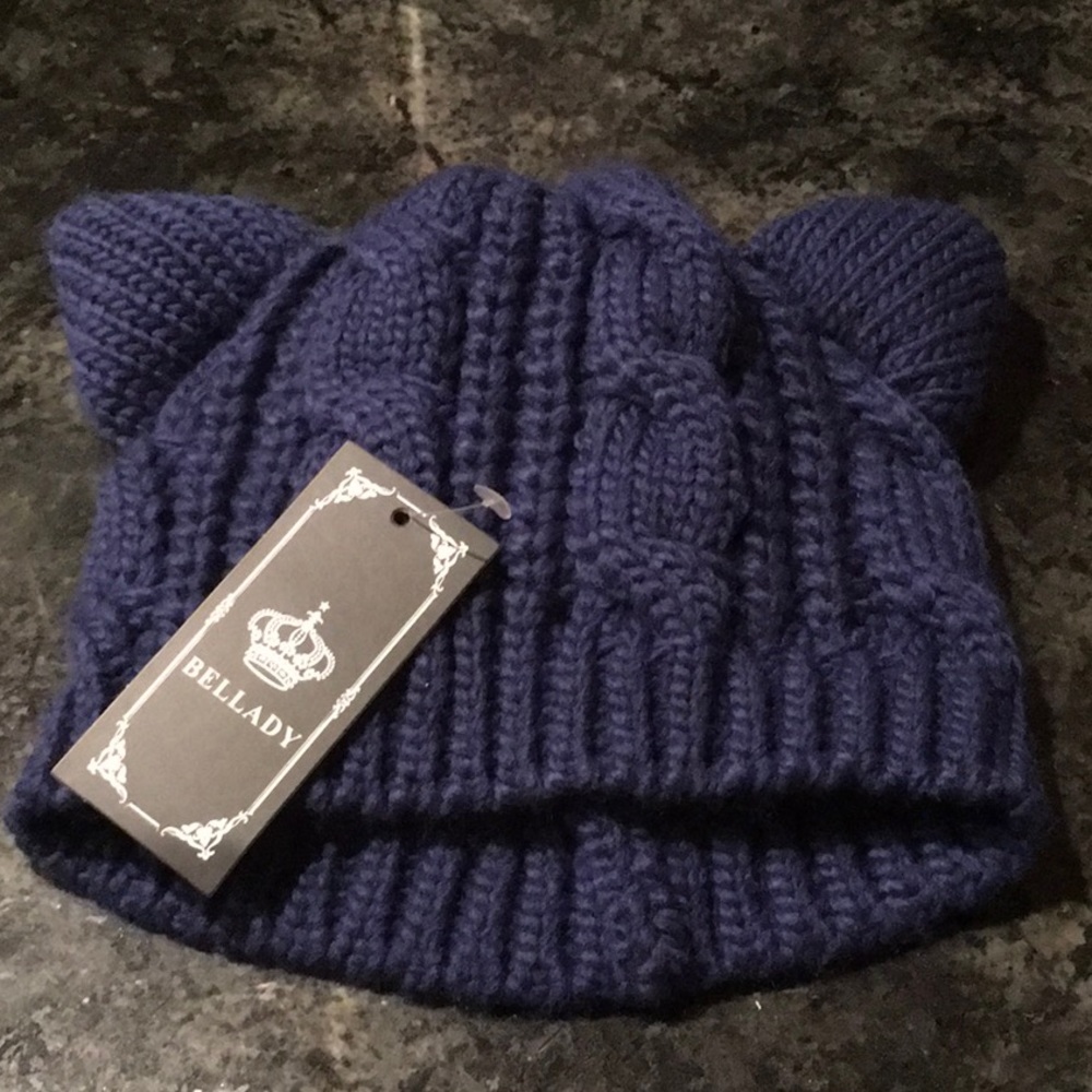 NWT Navy blue cable knit cat ear hat. Cute & soft!